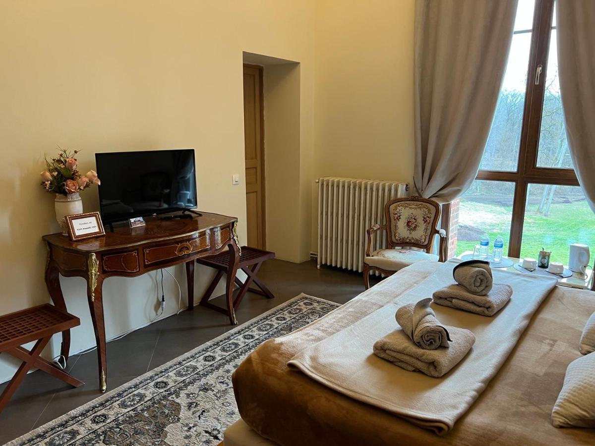 Chateau De Crenille Chaumes-en-Brie Екстер'єр фото
